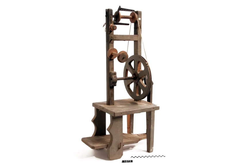Objectes que ens parlen - oficis tèxtils Objectes que ens parlen - oficis tèxtils
