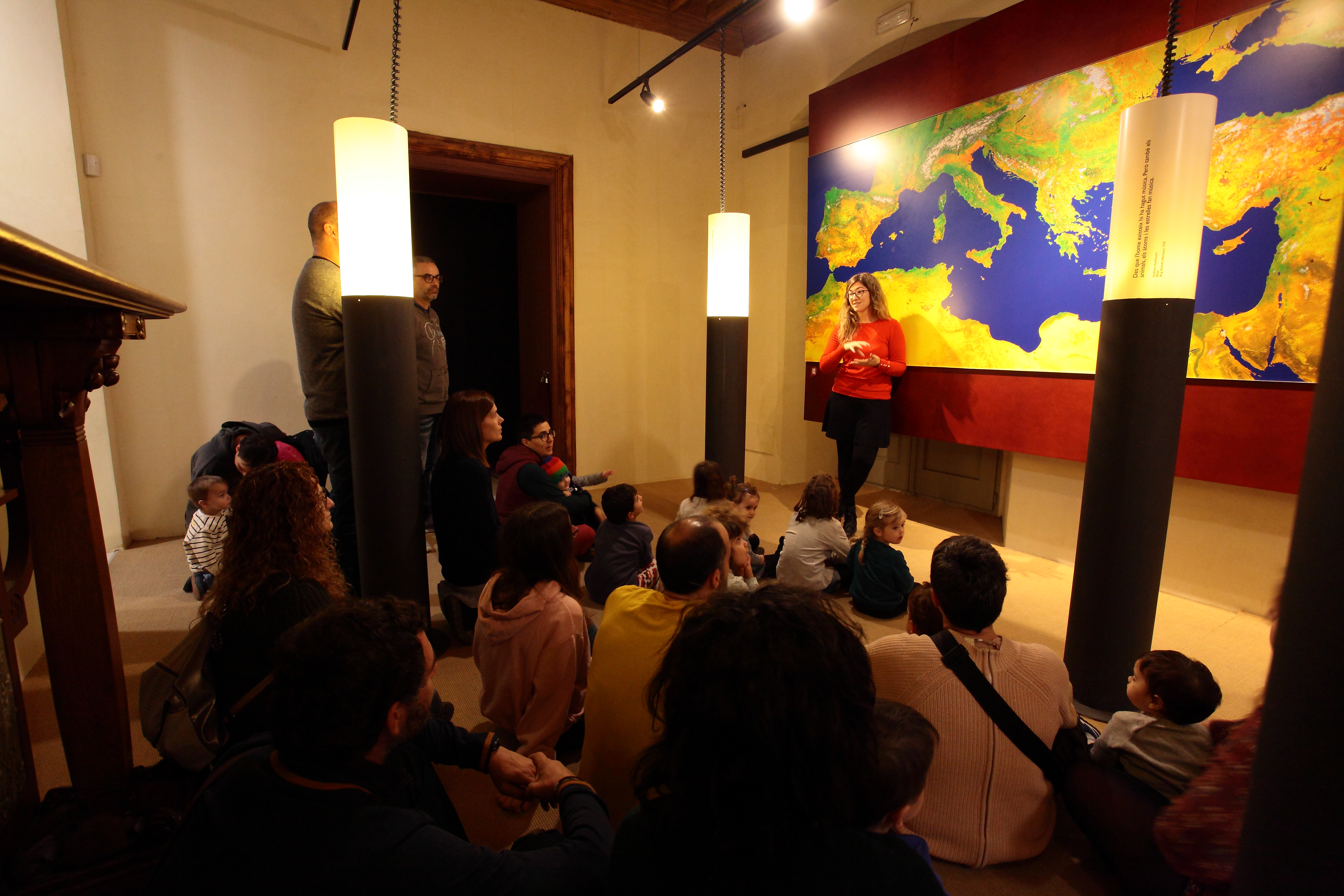 Públic a l'exposició permanent | © Museu de la Mediterrània