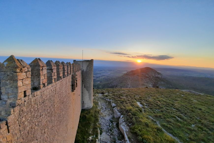 Capvespre al castell Capvespre al castell