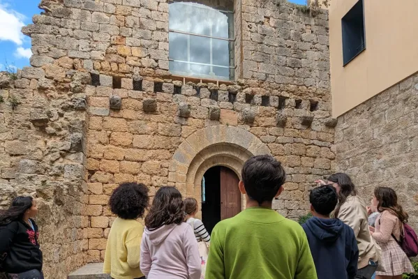 Visita al Castell de Bellcaire | © Museu de la Mediterrània Visita al Castell de Bellcaire | © Museu de la Mediterrània