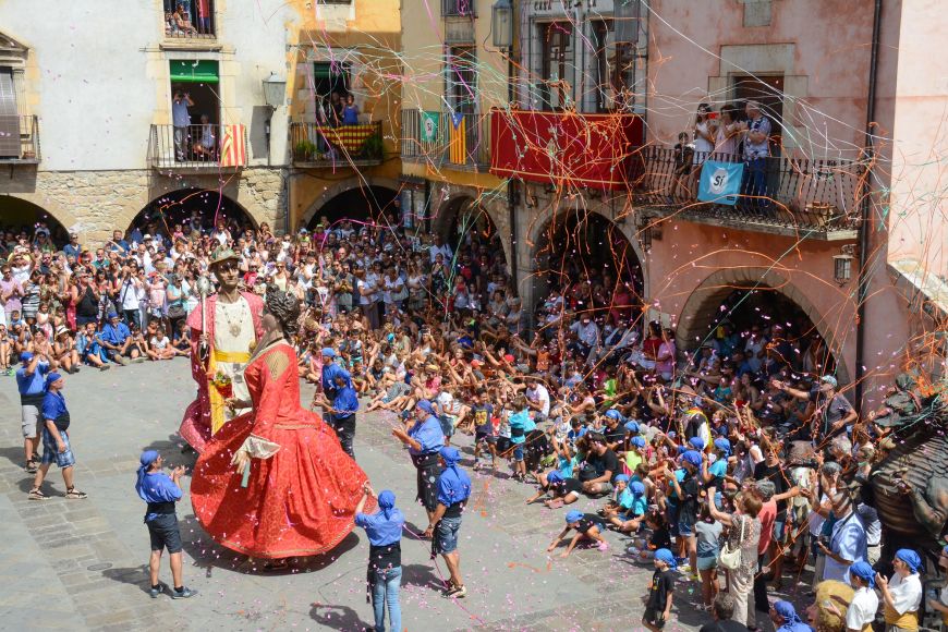 Plaça Cercavila Gegants. Sant Genís | © Fidel Torrent